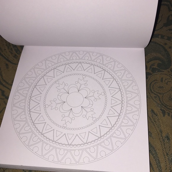 Vibe Le Color - Mandala Coloring Book NWT - Picture 3 of 4